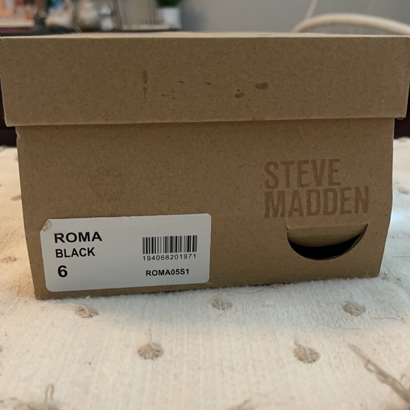 BRAND NEW steve madden black roma sandals - Picture 2 of 2